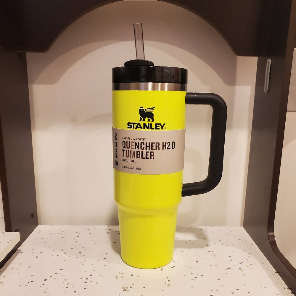 Stanley Quencher FlowState Tumbler 30oz NWT, Neon Yellow